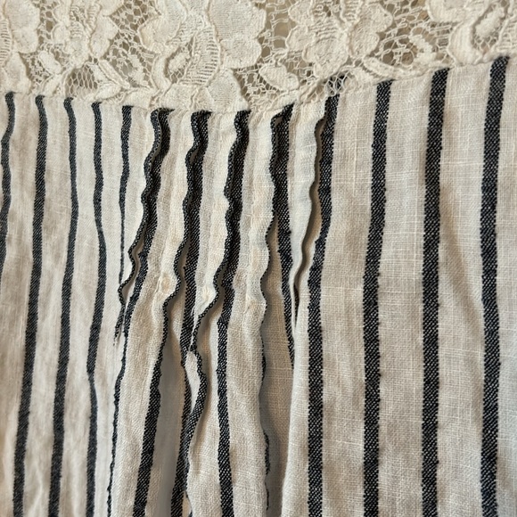 Lungo L’Arno Linen Blouse Lace Sleeve size L - Picture 2 of 3